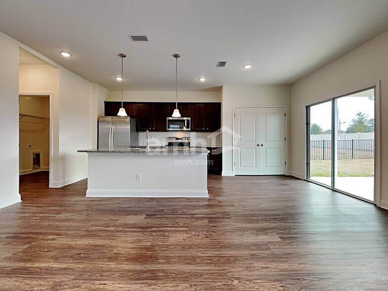 Building Photo - 83 Banyan Frst Dr