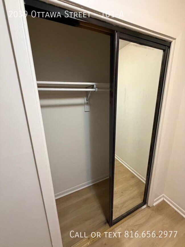 Building Photo - 2039 Ottawa St