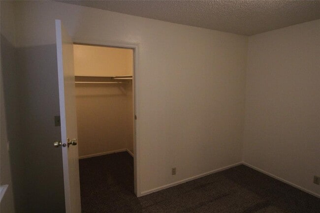 Building Photo - 114 NE 12th St