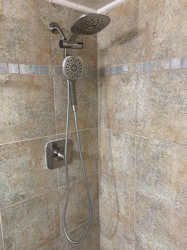 Building Photo - 2822 Briarhurst Dr