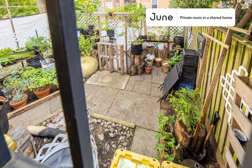 Building Photo - Room in Shared 3 bed/1 bath home