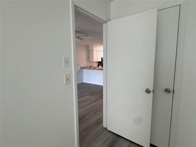 Building Photo - 6428 Hamlet Dr