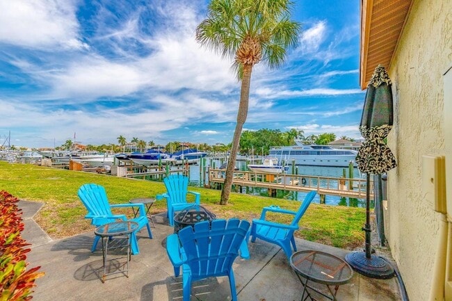 Building Photo - 745 Pinellas Bayway S