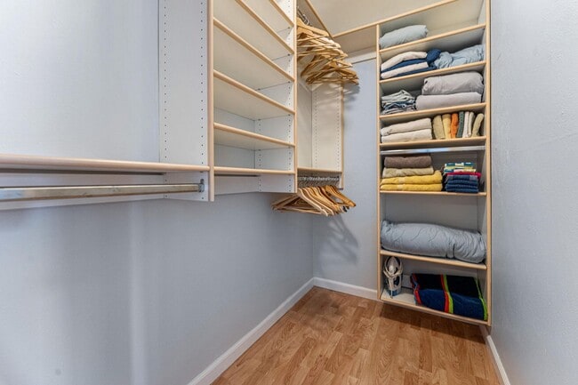 Building Photo - Updated 1 BDR with loft in Gunbarrel