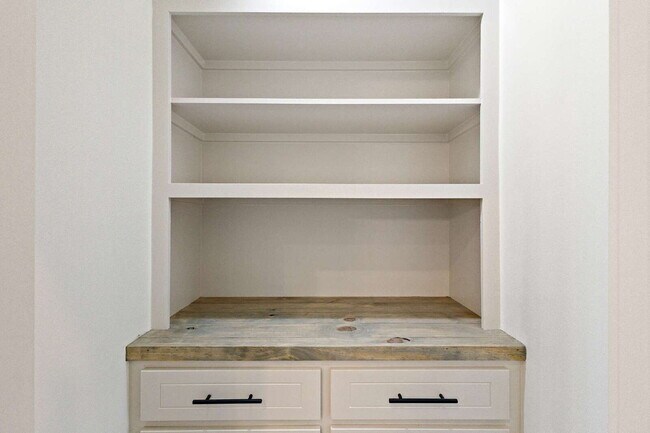 Building Photo - Luxury Townhome for Rent in Waterpointe | 3 Bed | 2.5 Bath | Private Courtyard