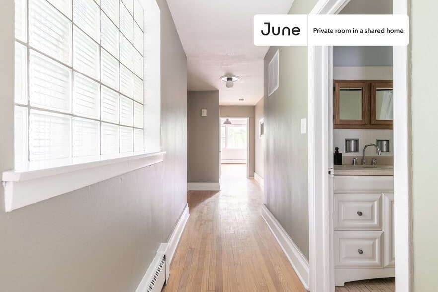 Building Photo - Room in Shared 4 bed/2 bath home