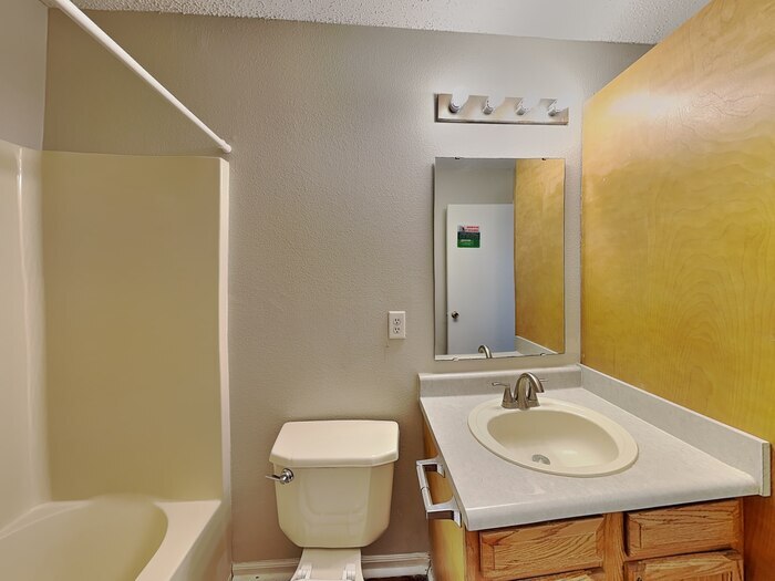 Building Photo - 4322 Village Bend Dr