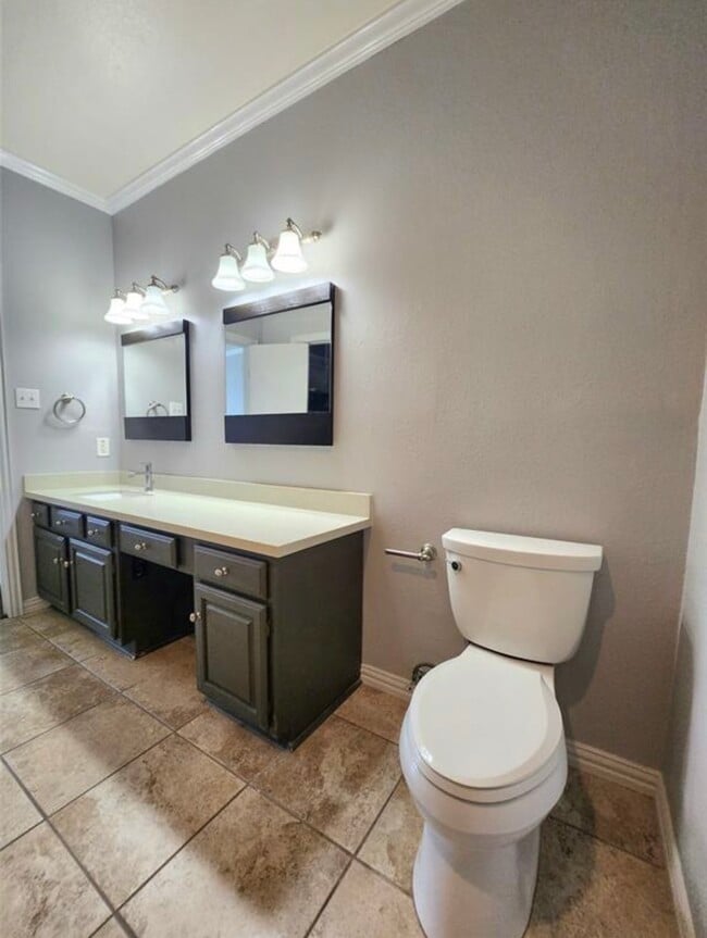 Building Photo - 921 Marine Dr