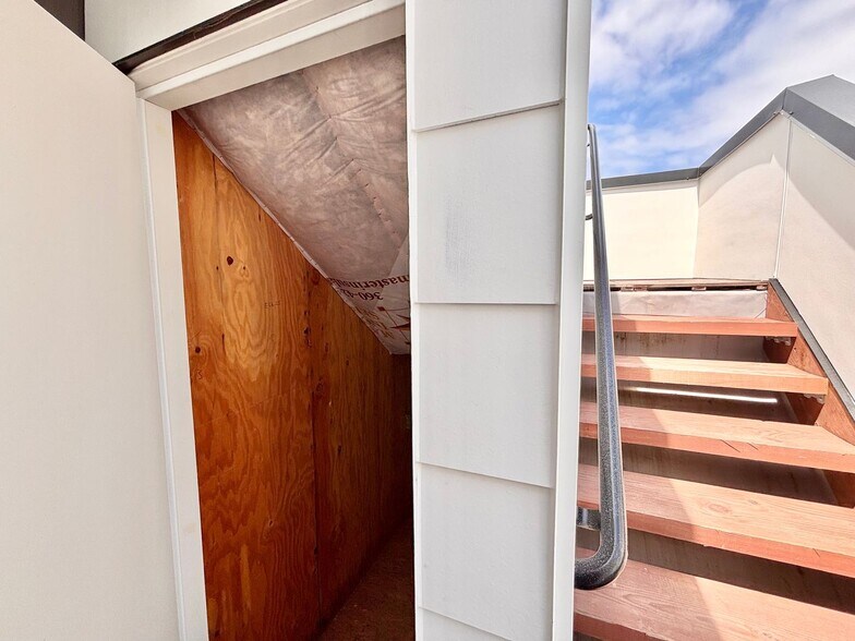 Building Photo - 3646 13th Ave W