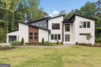 Building Photo - 1000 Clementstone Dr NE