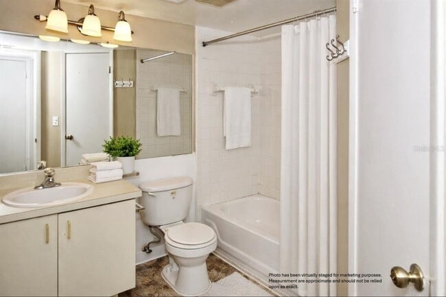 Building Photo - 355 Lakepointe Dr