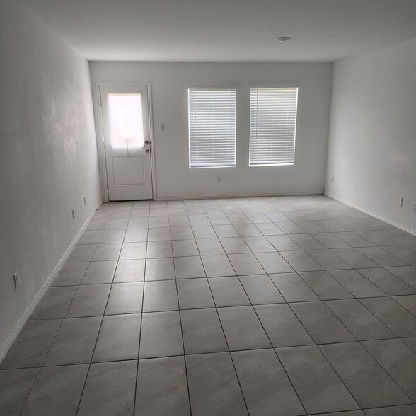 Building Photo - 142 Plumcove Dr