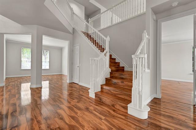 Building Photo - 306 Canyon Lake Dr