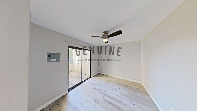 Building Photo - $500 OFF 1st Month! Lovely 3 Bedroom in La...