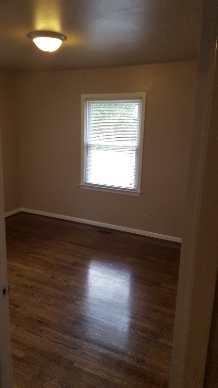 Building Photo - 290 Largo Dr