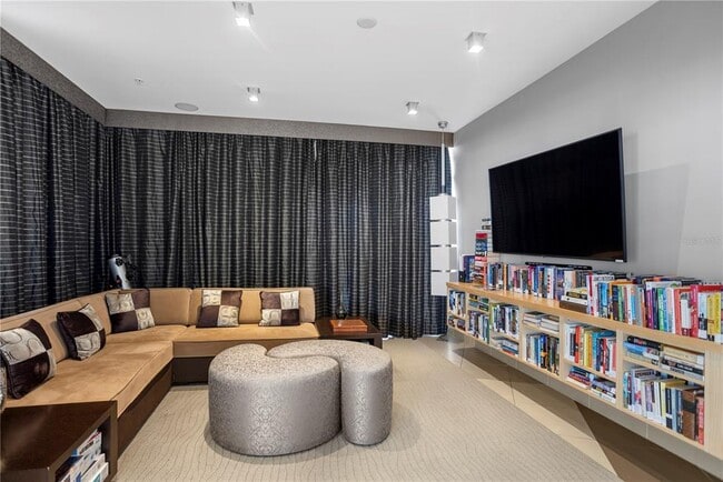 Building Photo - 175 1st St S