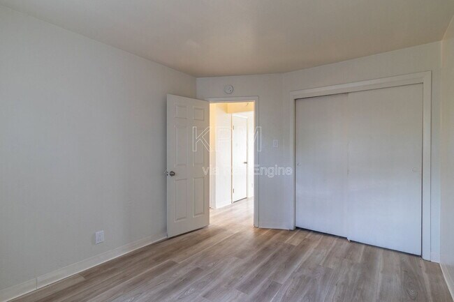Building Photo - 3814 N California St