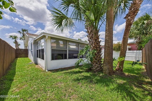 Building Photo - 4035 Oriole Ave