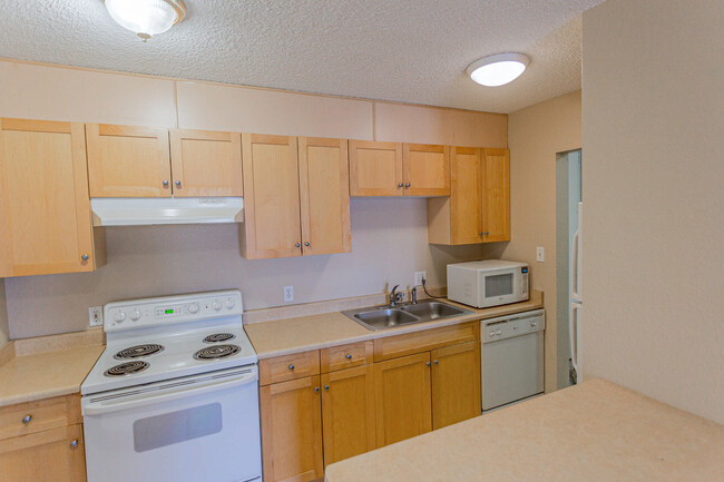 Kitchen - 2500 S York St