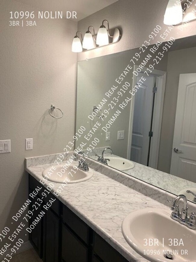 Building Photo - 10996 Nolin Dr