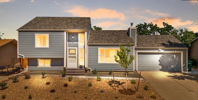 Building Photo - 6604 S Dahlia Cir