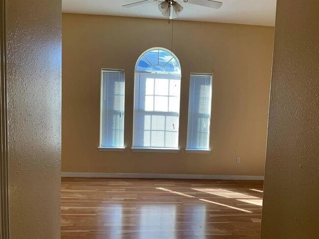 Building Photo - 4227 Benard Ct
