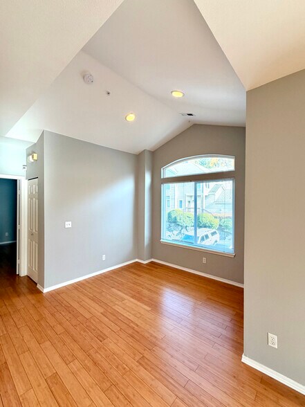 Building Photo - 440 S 51st Ct