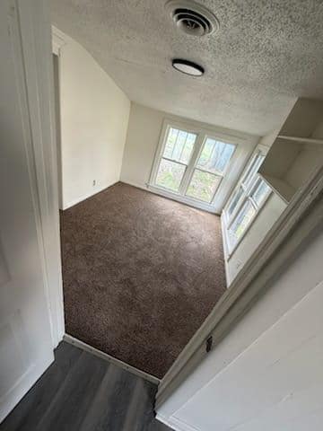 Building Photo - 813 E Oak St