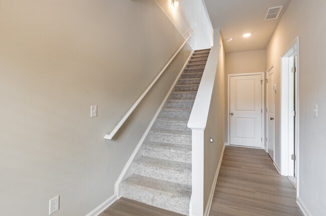 Building Photo - 862 Calvin Pk Dr