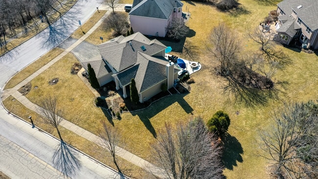 Building Photo - 2655 Molitor Rd