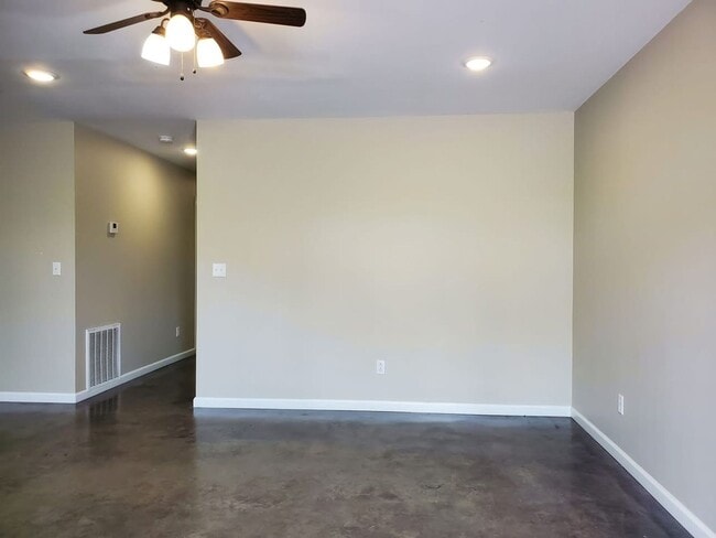 Building Photo - 174 Cane Creek Ln