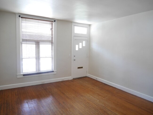 Building Photo - PRIME LOCATION! Charming 3-Bedroom Home Ne...
