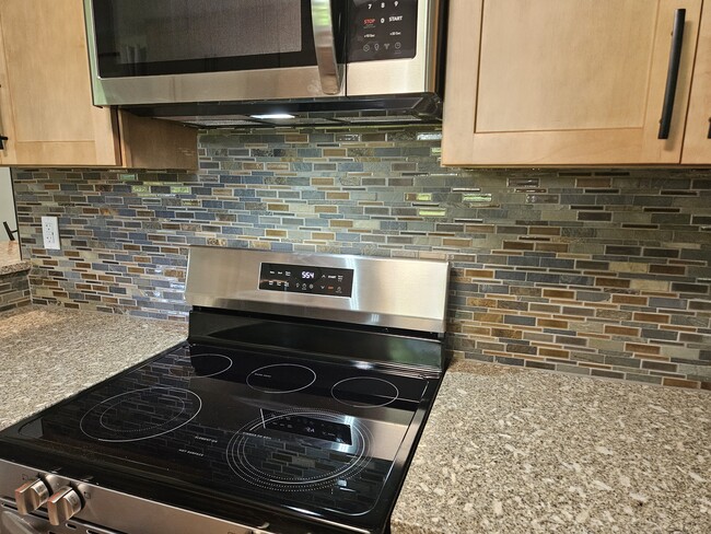 Building Photo - 38 Edenhurst Dr