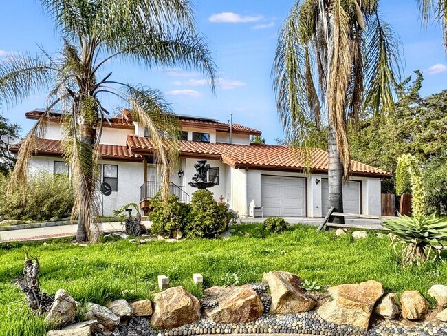Building Photo - 3 Bed & 2.5 Bath House in Fallbrook, CA / ...