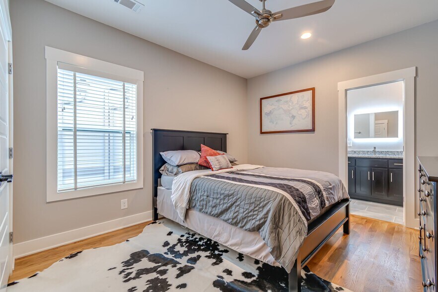 Building Photo - 1611B Cahal Ave