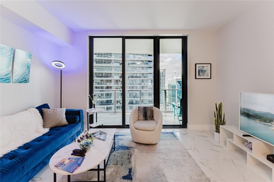 Building Photo - 1010 Brickell Ave