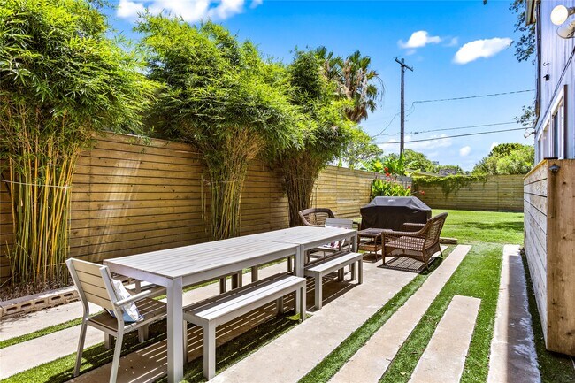 Building Photo - 1310 Harbor View Dr