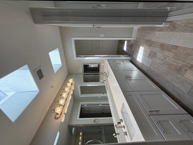 Building Photo - 14535 W Zuni Trail