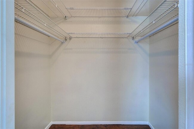 Building Photo - 1915 Saginaw Ct