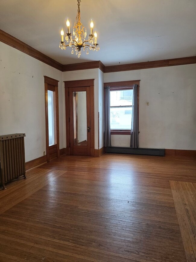 Building Photo - Large Home in Bowling Green