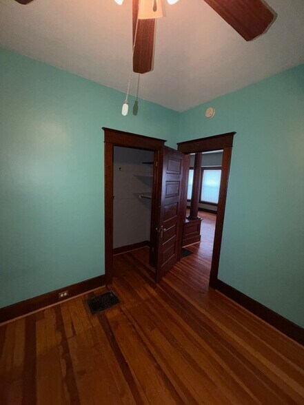 Building Photo - 1350 Davis Ave NW