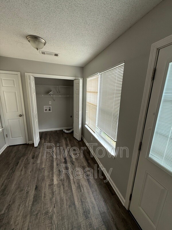 Building Photo - 4625 Crestfield Rd