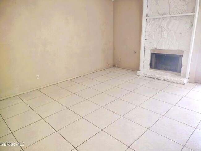 Building Photo - 8520 Saratoga Dr