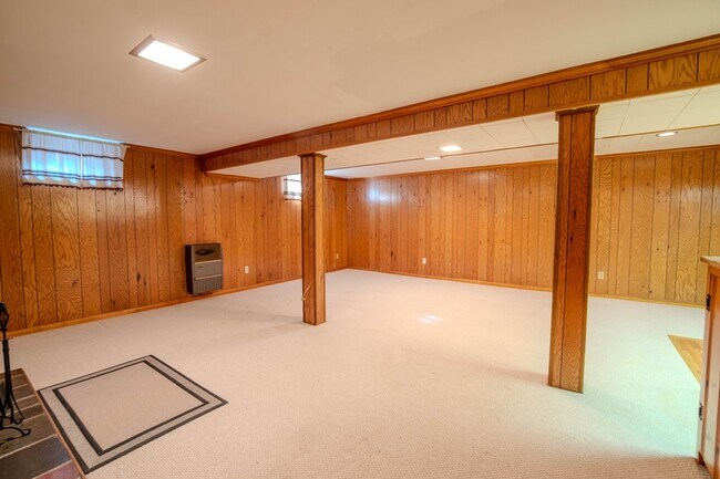 Building Photo - 6 Hammen Ave