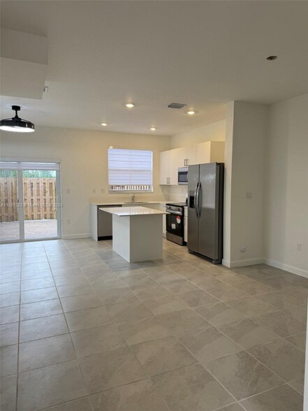 Building Photo - 2582 SE 29th St