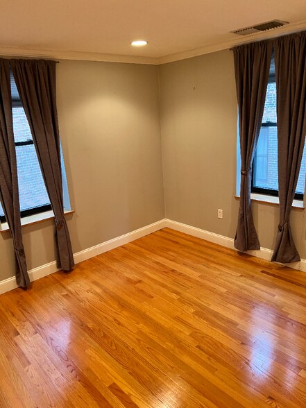 Building Photo - 95 Gainsborough St