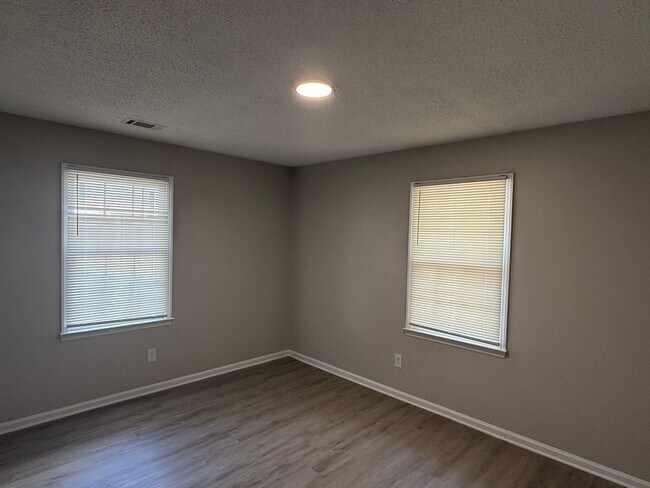 Building Photo - 314 Hamilton Dr NE