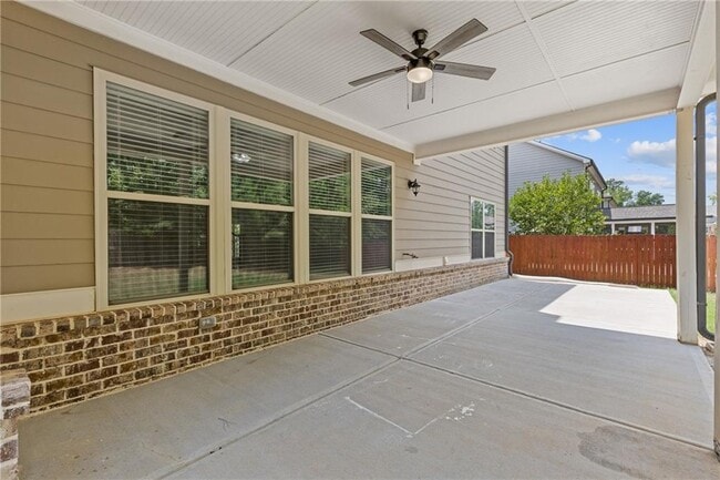 Building Photo - 5440 Northview Lake