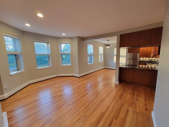 Building Photo - 390 Riverway