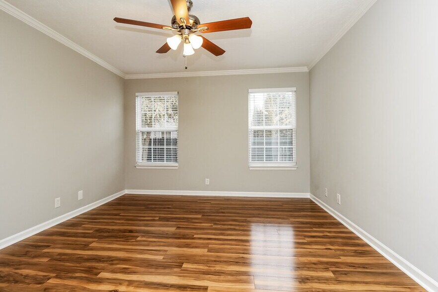 Building Photo - 1339 Macduff Dr